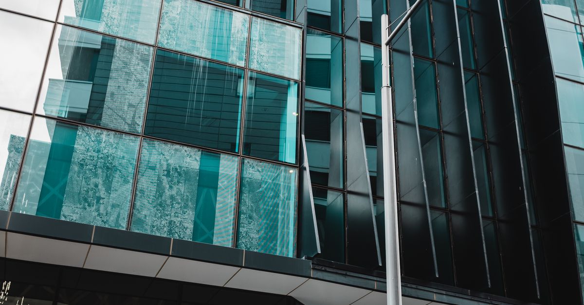 Comparing Dyed Window Tinting to Other Tinting Types
