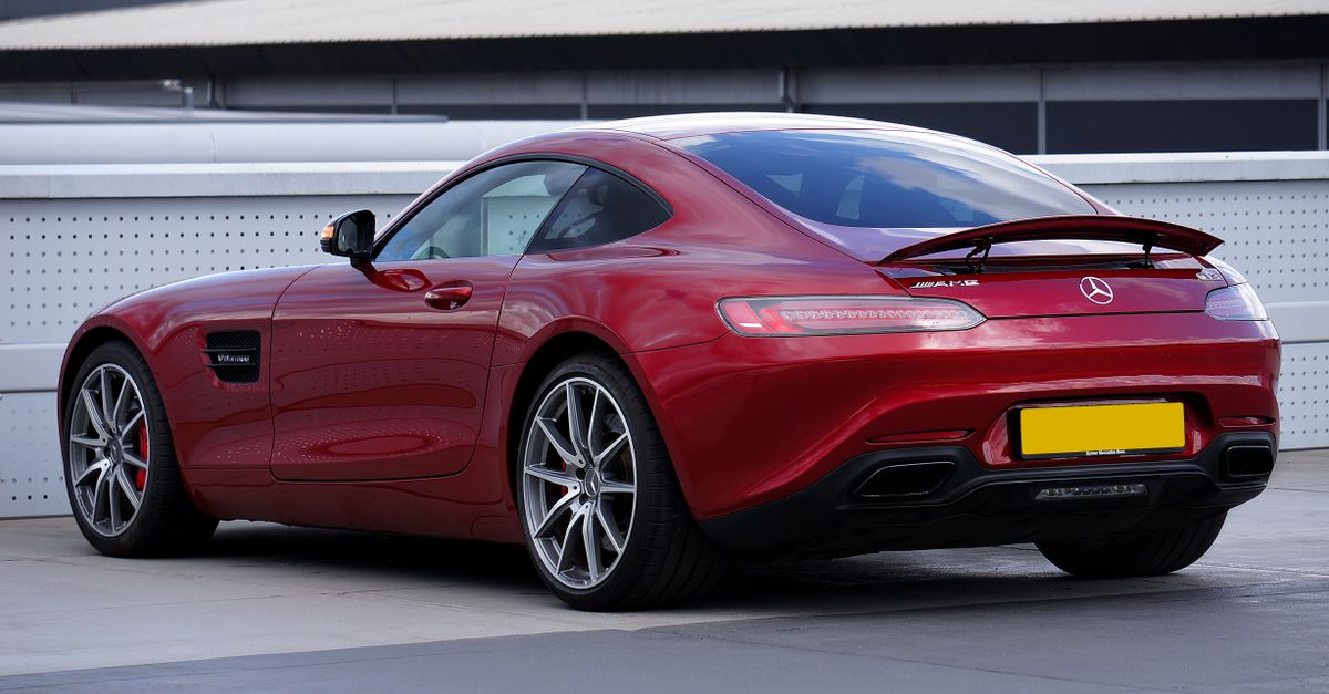 How Metalized Window Tinting Enhances Vehicle Performance